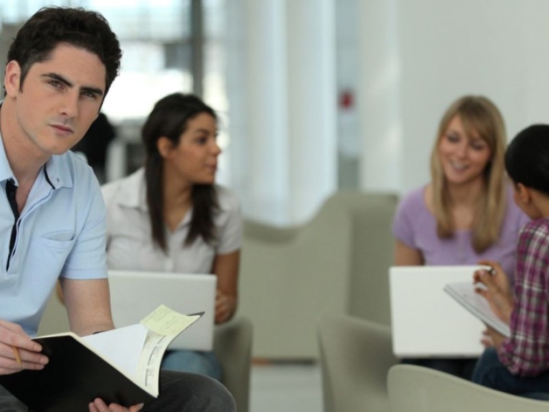 Pouvoir d’achat : les jeunes gagnent-ils vraiment moins que leurs parents ?