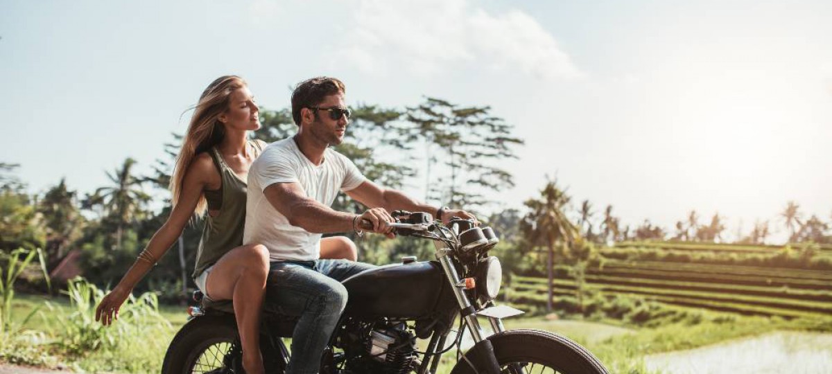 rêve d'un couple sur une nouvelle moto projet 2023